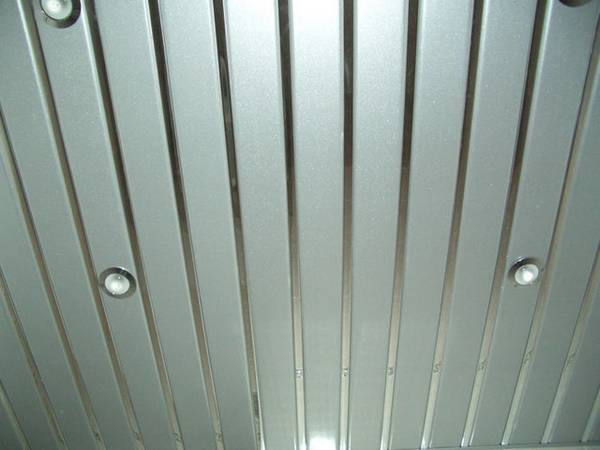 Алюминиевые подвесные потолки — легкие конструкции для экстремальных услови ... - фото