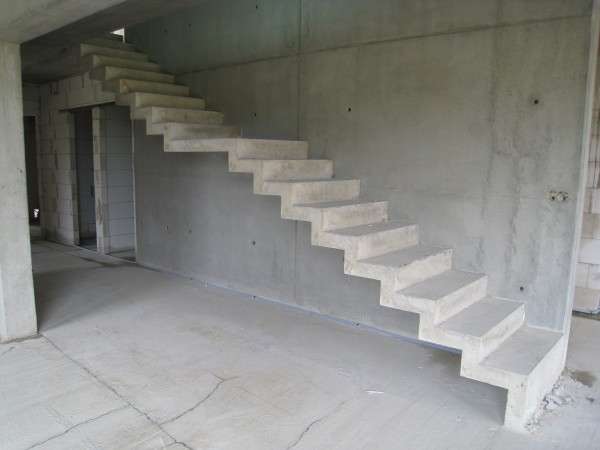 Изготовление бетонных лестниц: порядок работы - фото