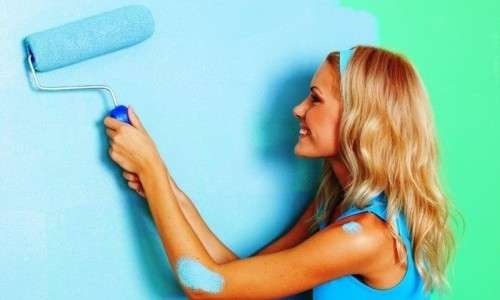 Рассмотрим как правильно красить стены валиком с фото