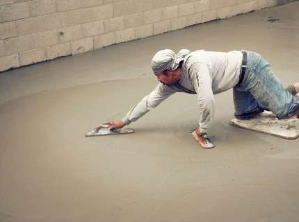 Как железнить бетон: особенности смесей для укрепления стяжек Технология - фото