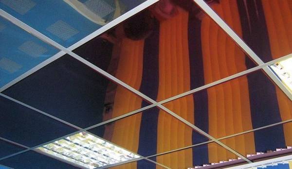 Навесные потолки из панелей ПВХ своими руками — практичное приобретение для ... - фото