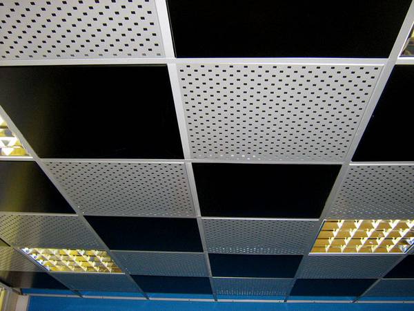 Плитка для подвесного потолка «Армстронг» — отличный вариант отделки помещений с фото