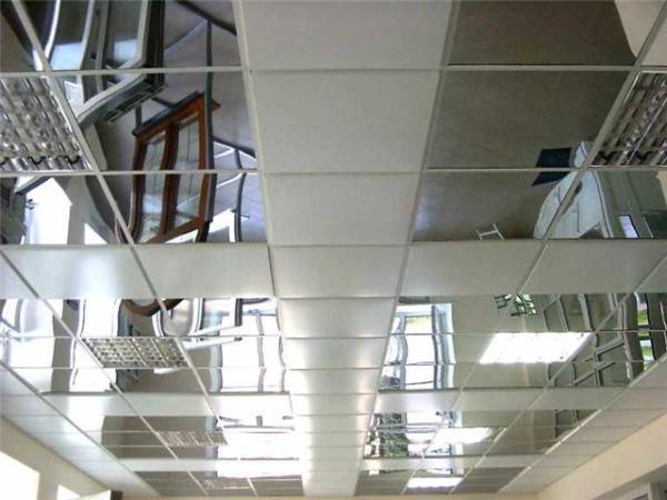 Подвесной металлический потолок — создание красоты и надежности - фото