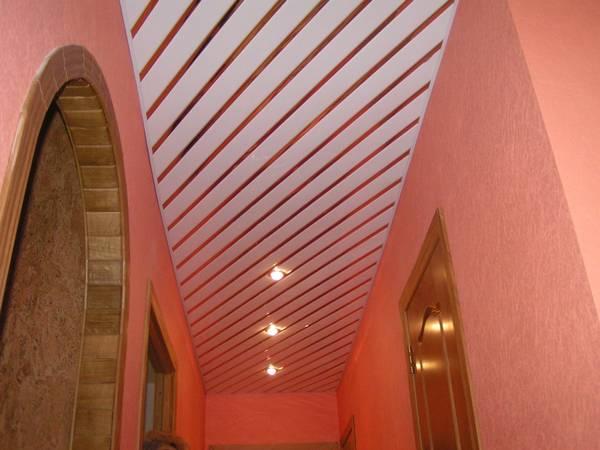 Подвесные потолки «Бард» — создание красивой и ровной поверхности из реек - фото