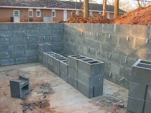 Стены из керамзитобетонных блоков  особенности кладки, советы и инструкции - фото