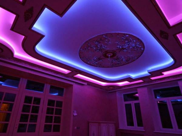 Светодиодная лента под натяжным потолком — экономное освещение помещения - фото