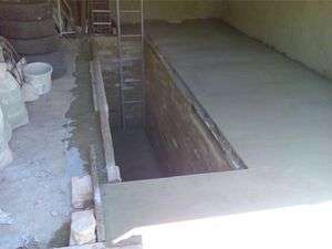 Выравнивание бетонного пола с помощью сухой, цементно-песчаноц стяжки, само ... - фото